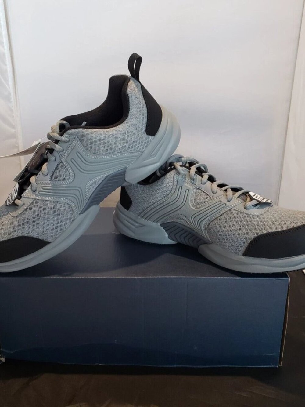 Skechers Slip Resistant Work Shoes Composite Toe Men’s Sz. 10 Gray. NEW